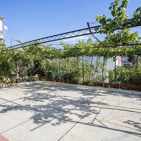 ゲストハウス Jaksa プーラ