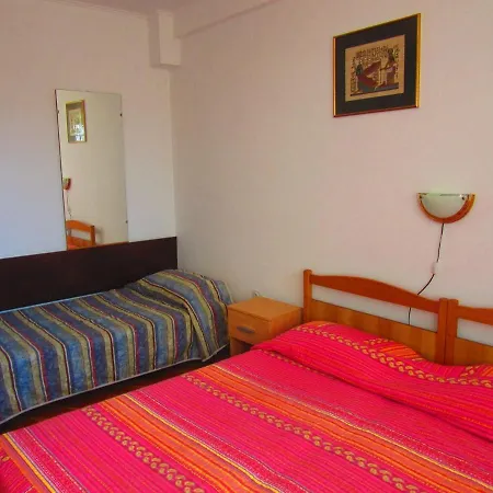 ゲストハウス Jaksa プーラ