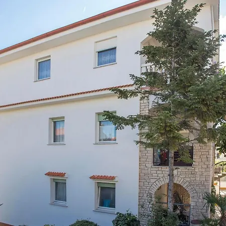 Jaksa Πανσιόν Πούλα