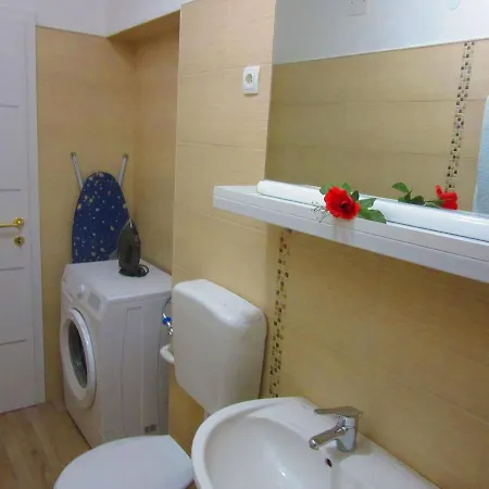 ゲストハウス Jaksa プーラ