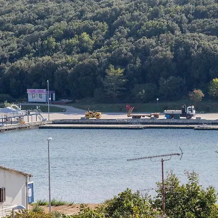 Jaksa Πανσιόν 3*